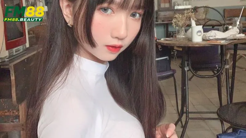 Cô cũng thích cosplay và live stream  